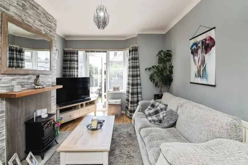Three Bedroom Semi Detached Family Home Near Transport Links