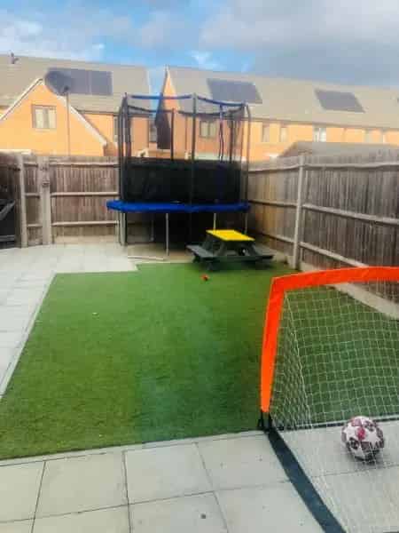 3 Bed Semi-Detached House Private Garden Parking Near Schools