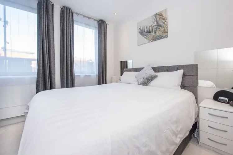 1 Bedroom Flat for Sale in Gated Development