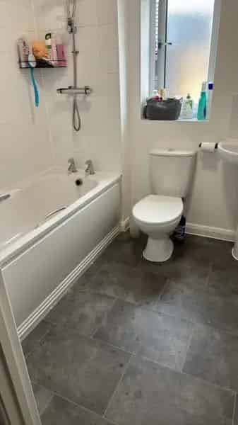 3 Bed House with 2 Parking Spaces Near Transport Links