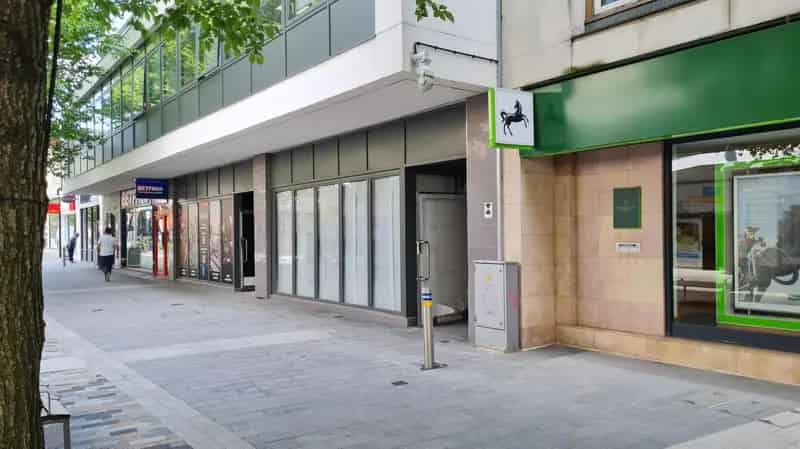 Restaurant Unit Woking Town Centre High Street Frontage
