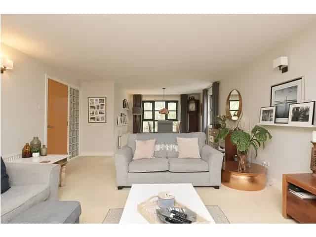 3 Bedroom Flat for Sale in Colinton with Garage and Private Balcony