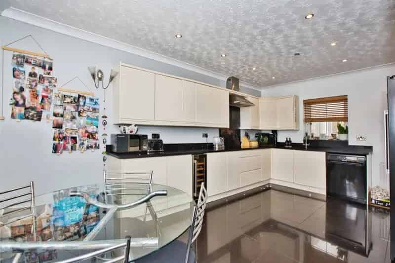 Four Double Bedroom Detached Family Home Chard