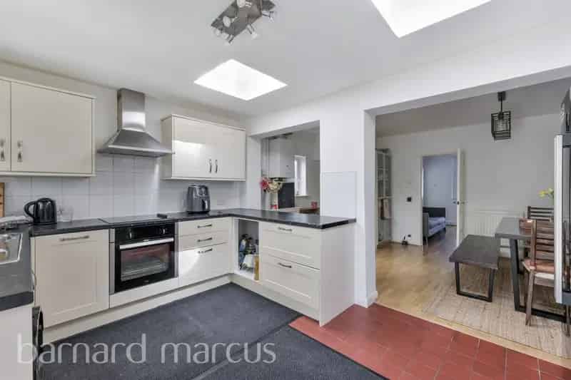 3 Bed Semi-Detached House Feltham Rear Extension Off Street Parking