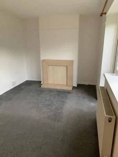 2 Bedroom Maisonette with Sheds and Parking