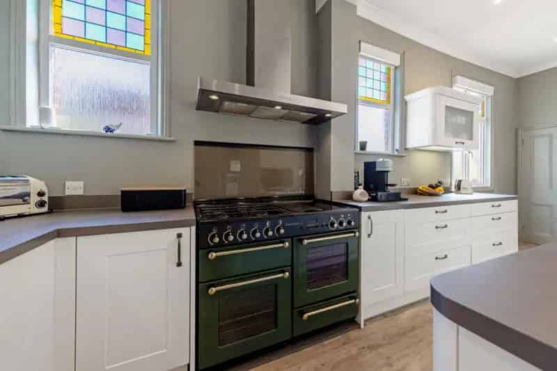 7 Bedroom Detached House for Sale
