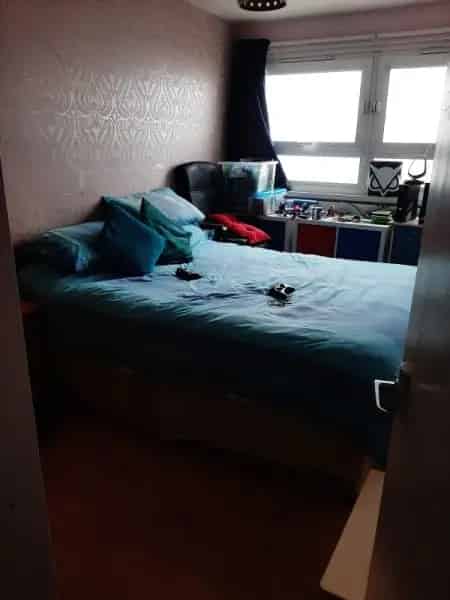 2 Bed 13th Floor Apartment London View