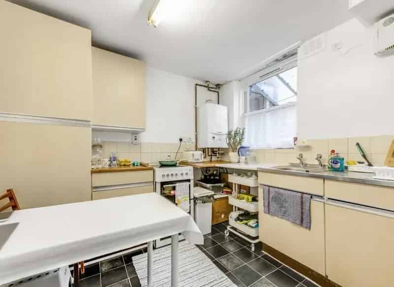 Fulham Court 1 Bed Flat Top Floor Split Level Large Reception Separate Kitchen