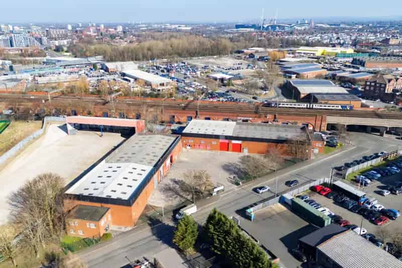 Light Industrial Warehouse Unit To Rent