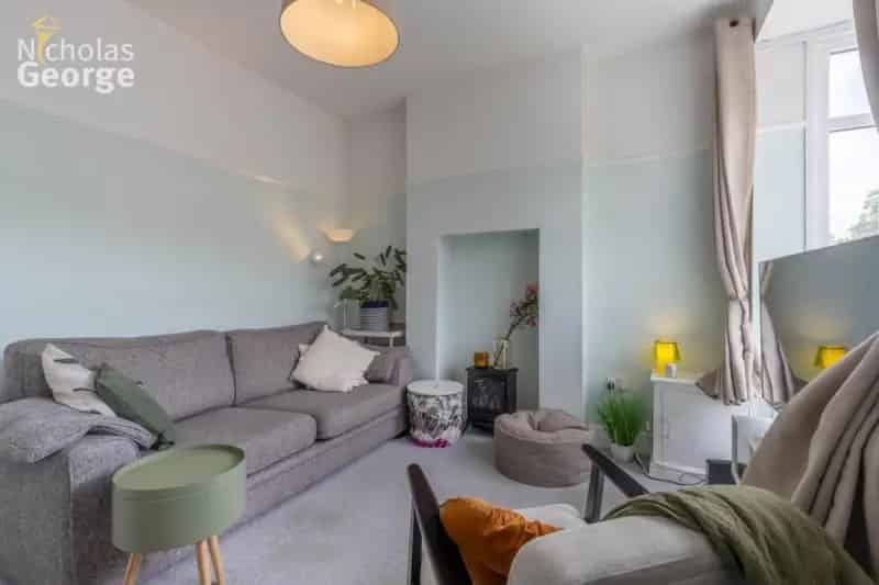 2 Bedroom House Near Kings Heath High Street