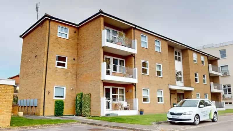 2 Bedroom Ground Floor Apartment for Sale near Pittville Park