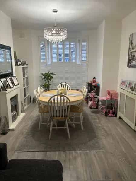 3 Bedroom House - Refurbished Kitchen and Bathroom