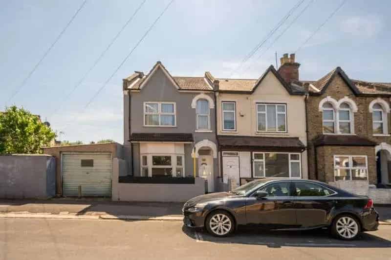 2 Bed Flat for Sale near Walthamstow Wetlands