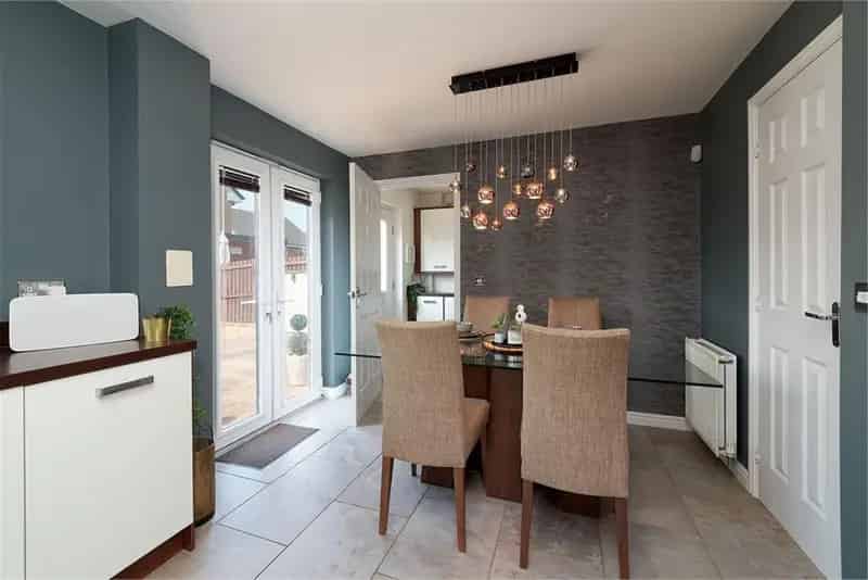 4 Bed Detached House with 2 Reception Rooms and Landscaped Gardens
