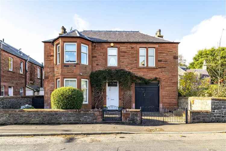 4 Bed House - Detached with 3 Reception Rooms