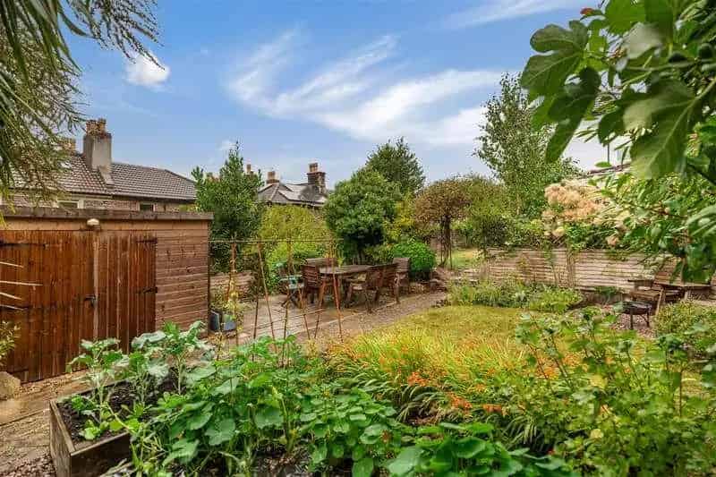 1 Bed Flat for Sale in Victorian Townhouse with Private Garden
