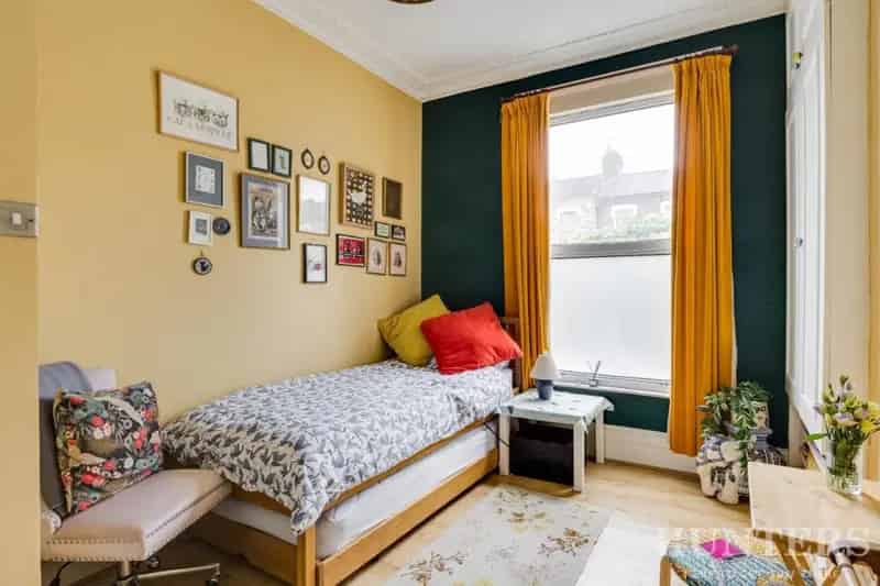 2 bed flat for sale