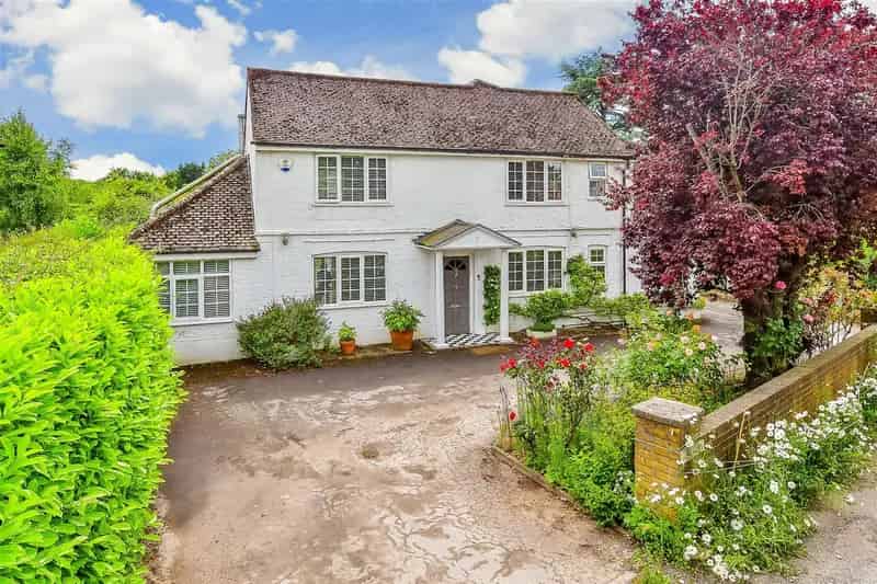 4 Bedroom Detached House for Sale in Walberton