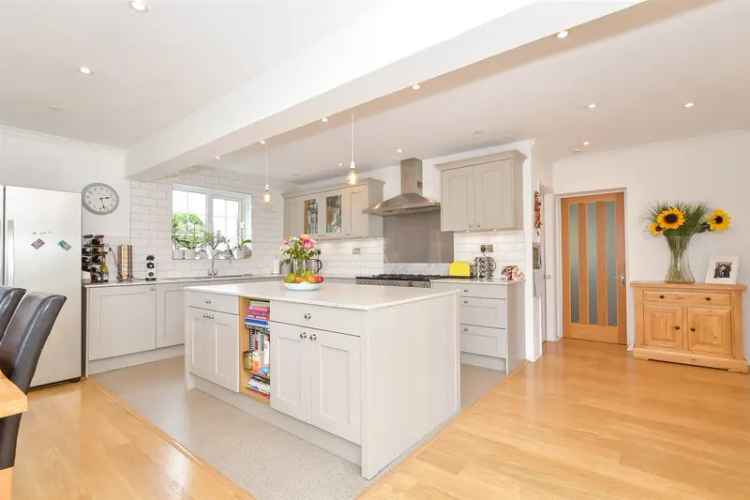 4 Bedroom Detached House for Sale in Walberton