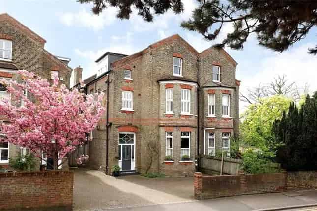Semi-detached House for Sale in Ridgway Wimbledon SW19