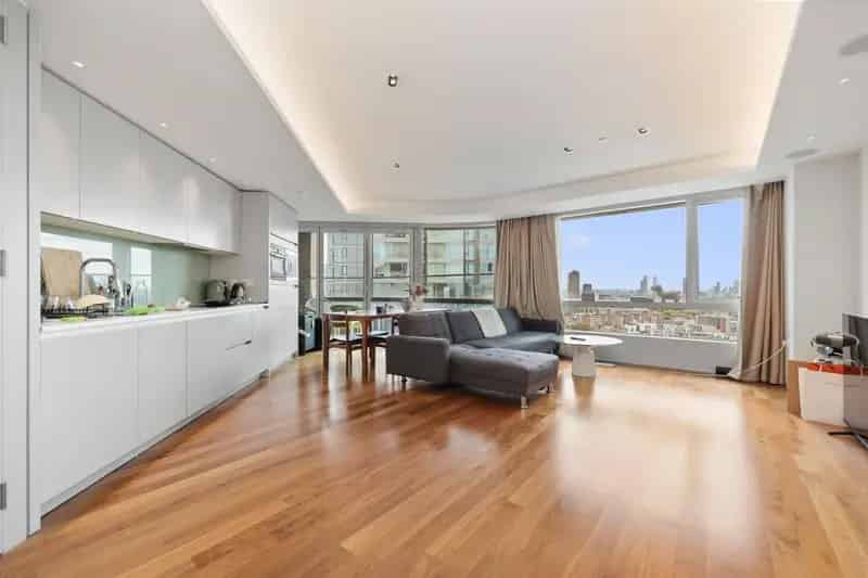 1 bedroom Flat
 To Let 
Total Size: 646 SQ FT