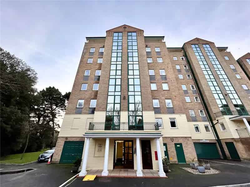 3 Bedroom Apartment Bournemouth East Cliff Beach