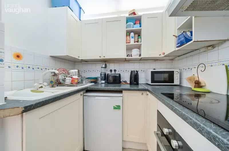 2 Bedroom Seafront Apartment Kemp Town No Deposit Option