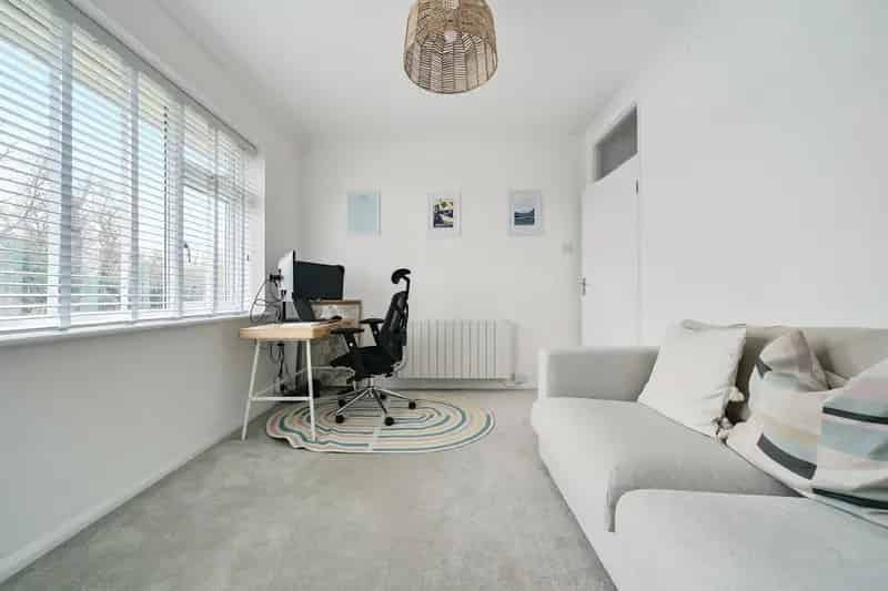 2 Double Bedroom Maisonette Near Grange Park Station
