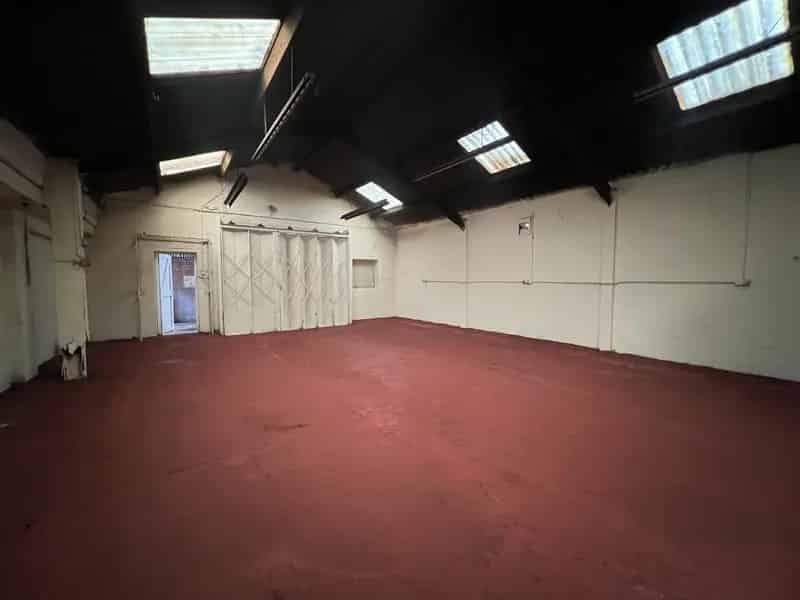 2415 sq ft Commercial Unit Whittington Business Park