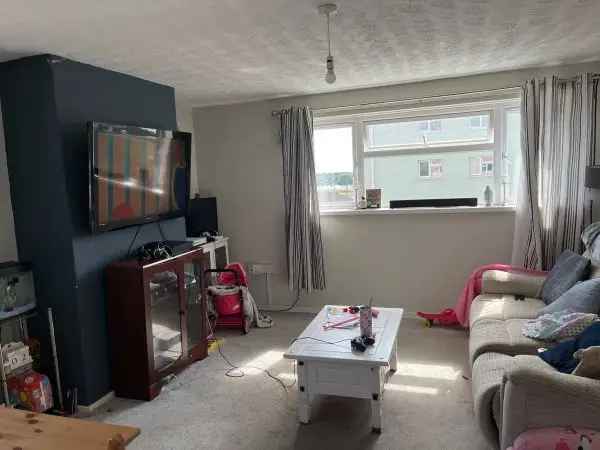 Flat For Rent in Test Valley, England