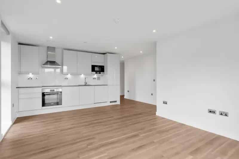 2 Bedroom Flat near Temple Meads - Gym, Terrace & More