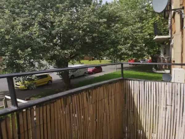 Spacious 2 Double Bedroom Flat with Balcony Near Merry Hill