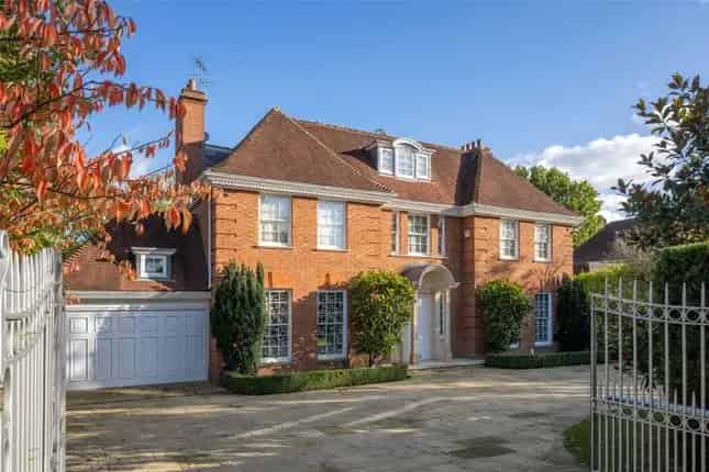 Luxury 10000 sq ft Hampstead Mansion for Sale