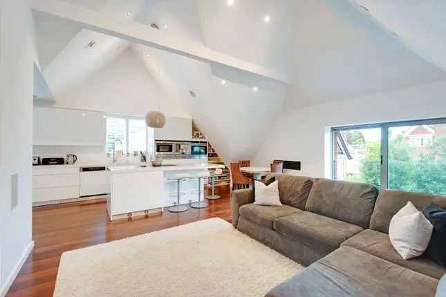 Flat for sale in Eton Avenue, Belsize Park, London NW3