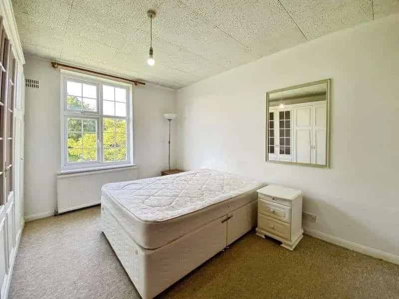 2 bed flat for sale