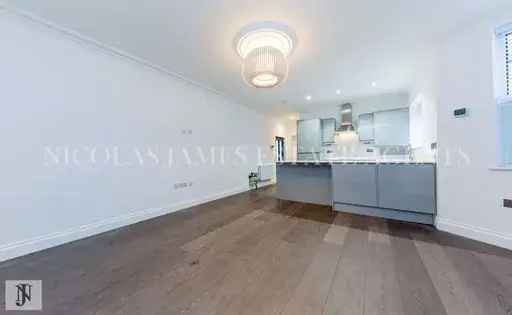 91m² 1-Bedroom Flat in London - Newly Refurbished