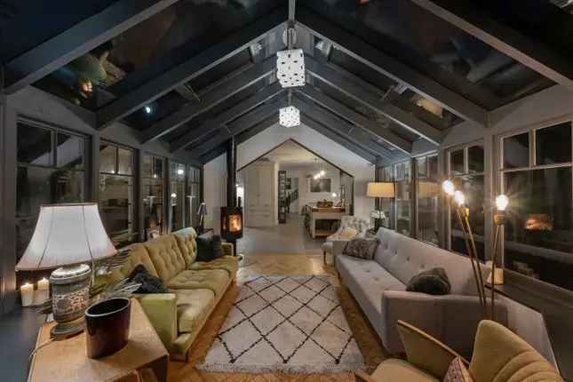 Stunning 6-Bedroom Edwardian Home in Queen's Park