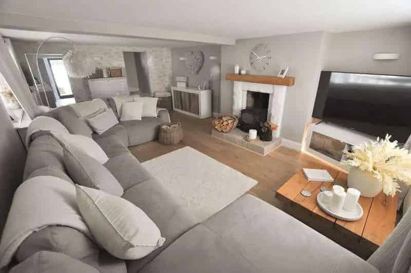 3 Bed Semi-Detached Cottage for Sale in Furzehill