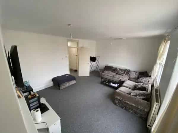 Large One Bedroom Flat Near Queens Park Station London