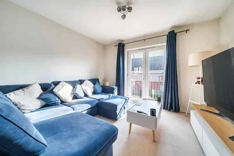 2 Bed Top Floor Apartment for Sale in Basingstoke