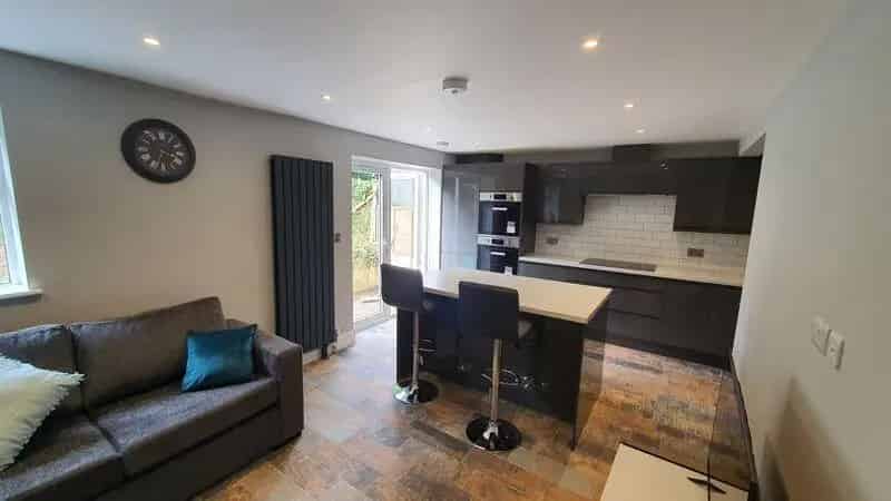 Six Bedroom Detached Student House Near Bus Links
