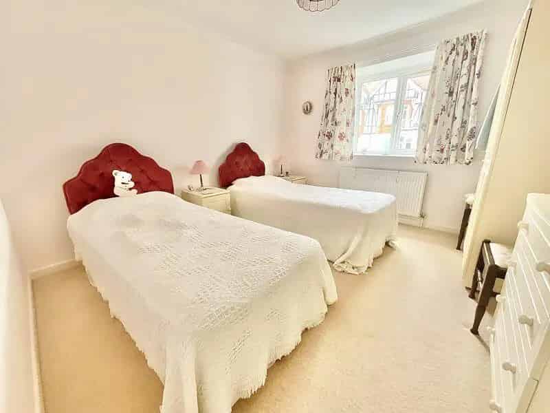 2 Bedroom Flat for Sale with Stunning Sea Views