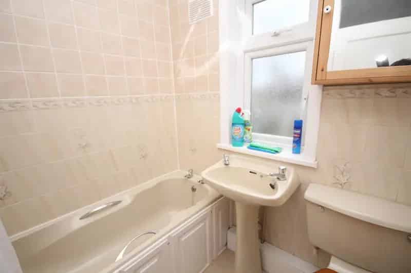 3 Bedroom Mid Terraced House to Rent