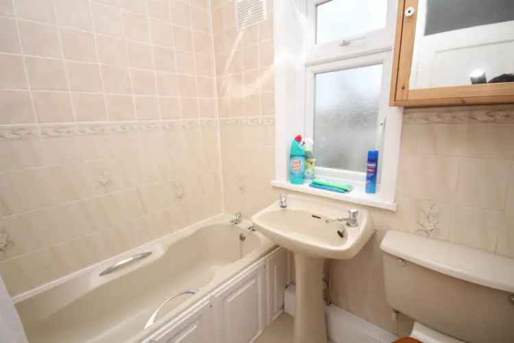 3 Bedroom Mid Terraced House to Rent