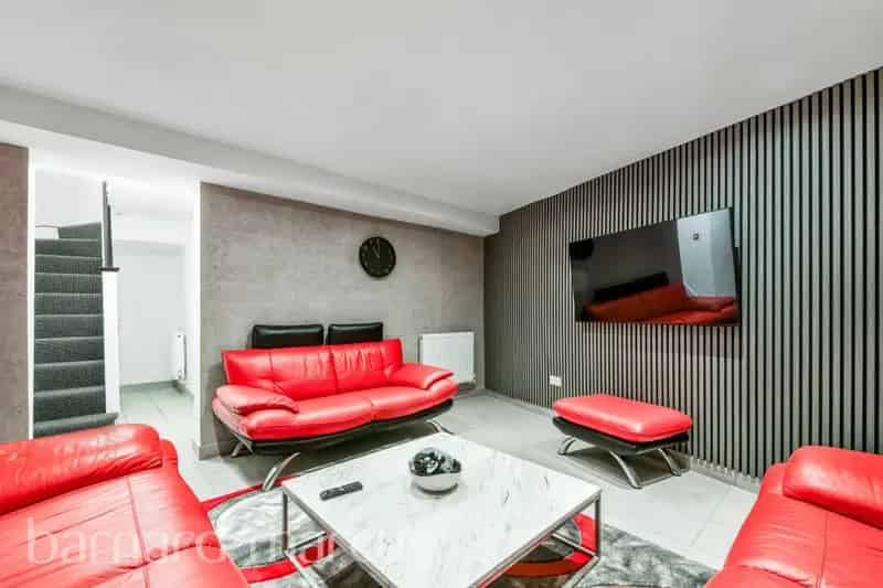 Newly Renovated Property for Professionals Gym Cinema Room