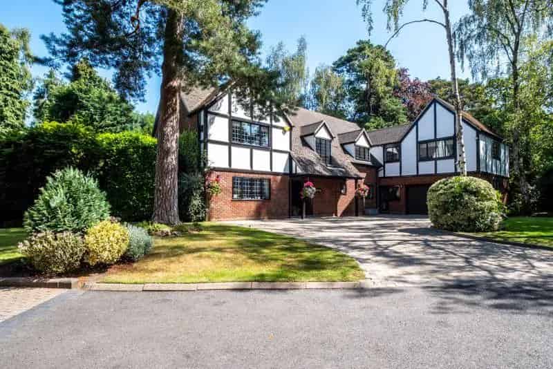 7 Bedroom Detached House for Sale