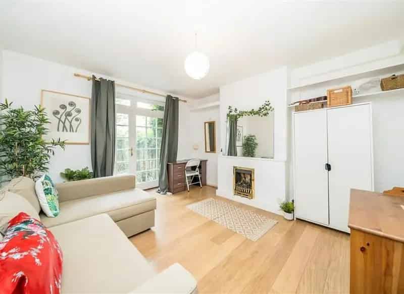 One Double Bedroom Garden Flat Near Vauxhall
