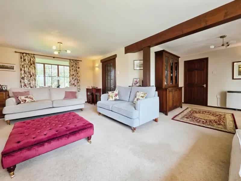 4 Bedroom Detached House with 5 Acres