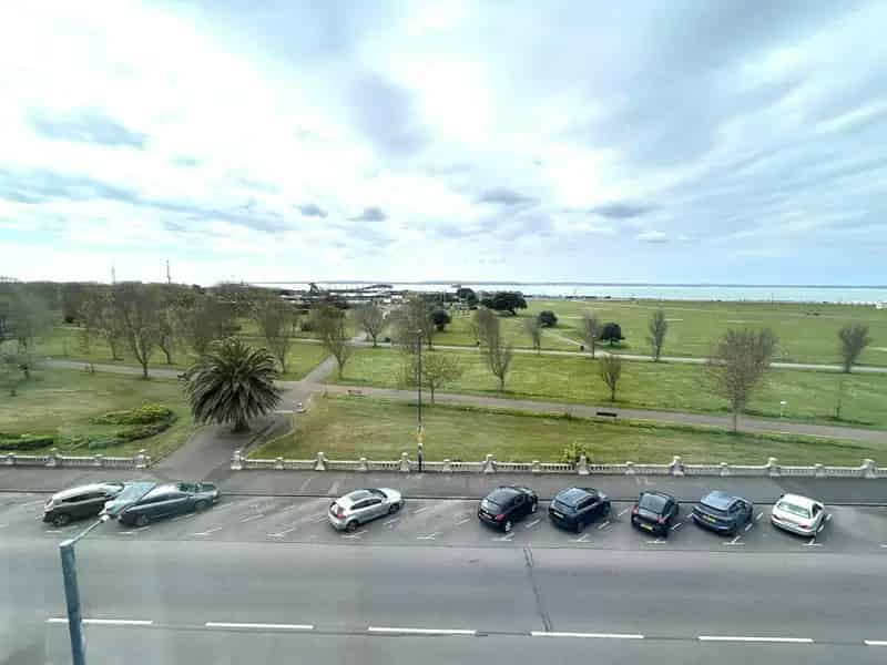 Seafront Apartment Southsea Stunning Views 2 Beds Garage