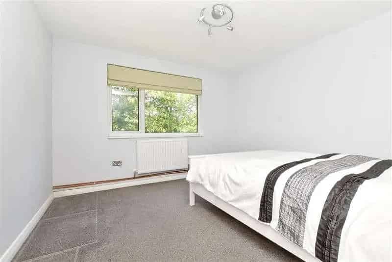 2 bed flat for sale